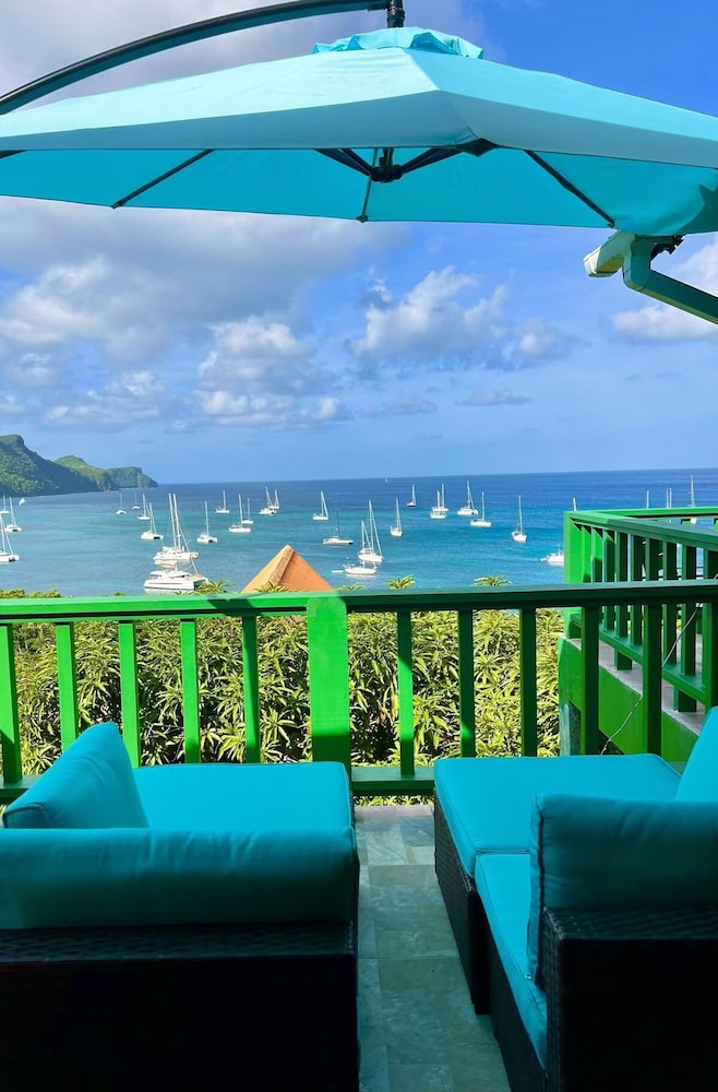 Turtle Point Bequia - 4 B R Villa w Staff
