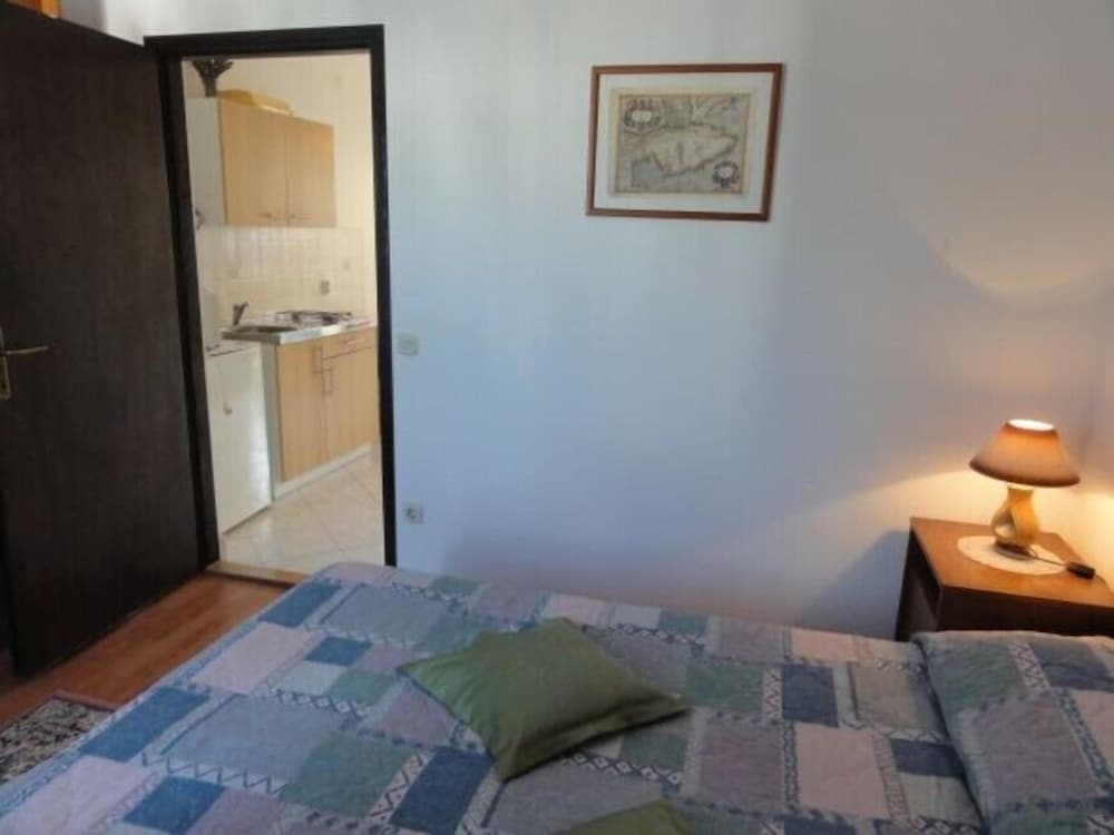 Simple apartment for 2 in Banjole view 5