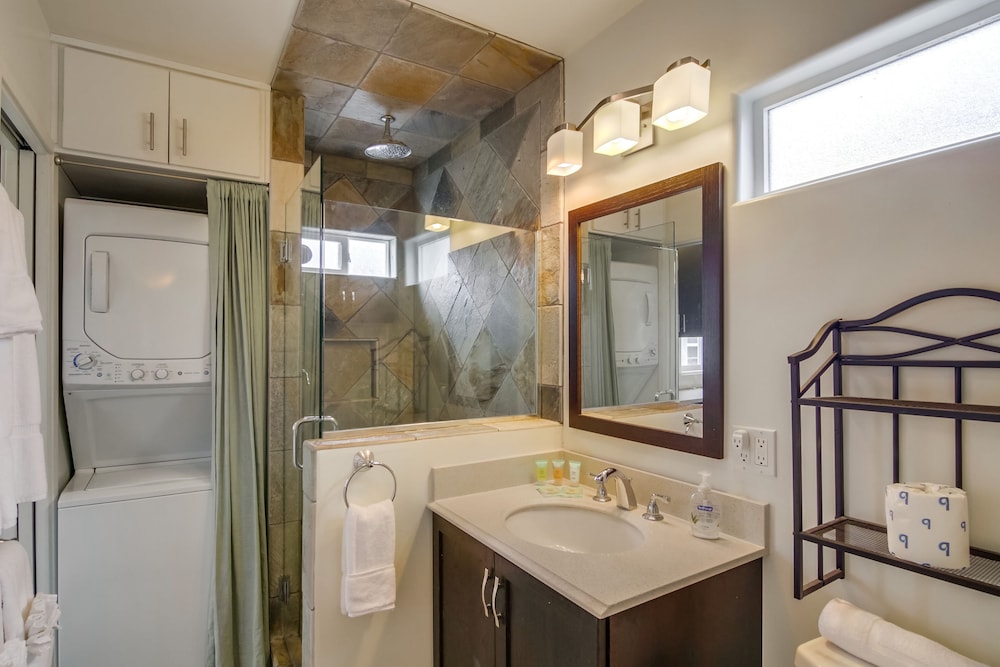 Manhattan Shores 1B