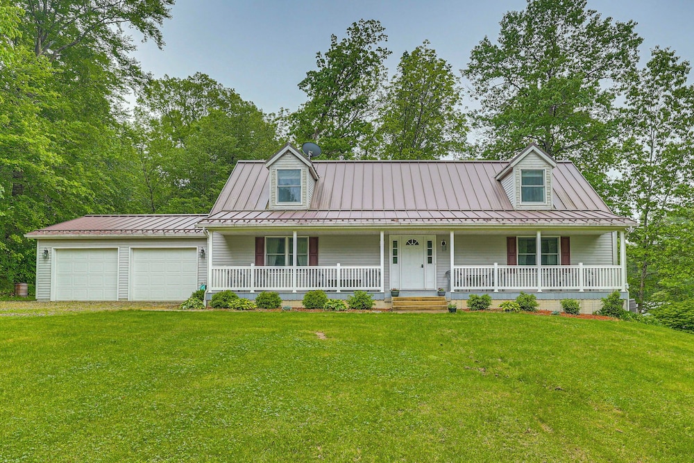 2 Mi to Woodbury Wildlife Area: Cozy Farmhouse!