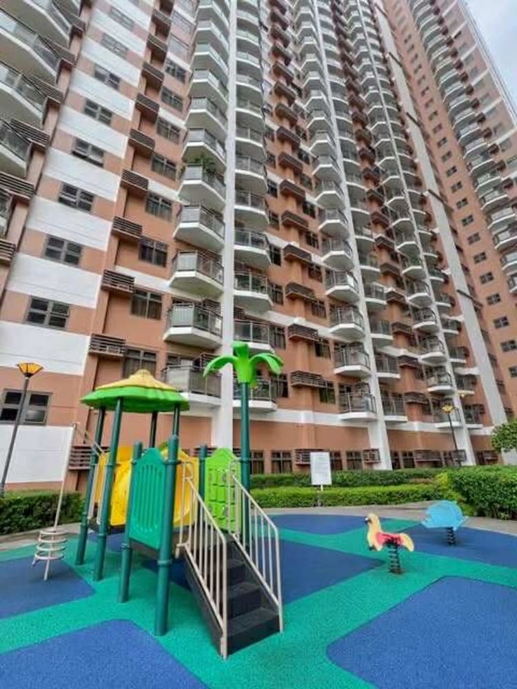 Cozy Pasay Condo with Pool Access