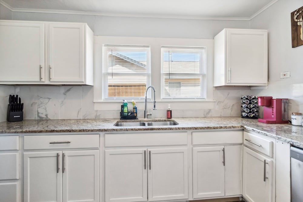 Charming Bungalow In Mckinney Walk To Downtown 2 Bedroom Bungalow