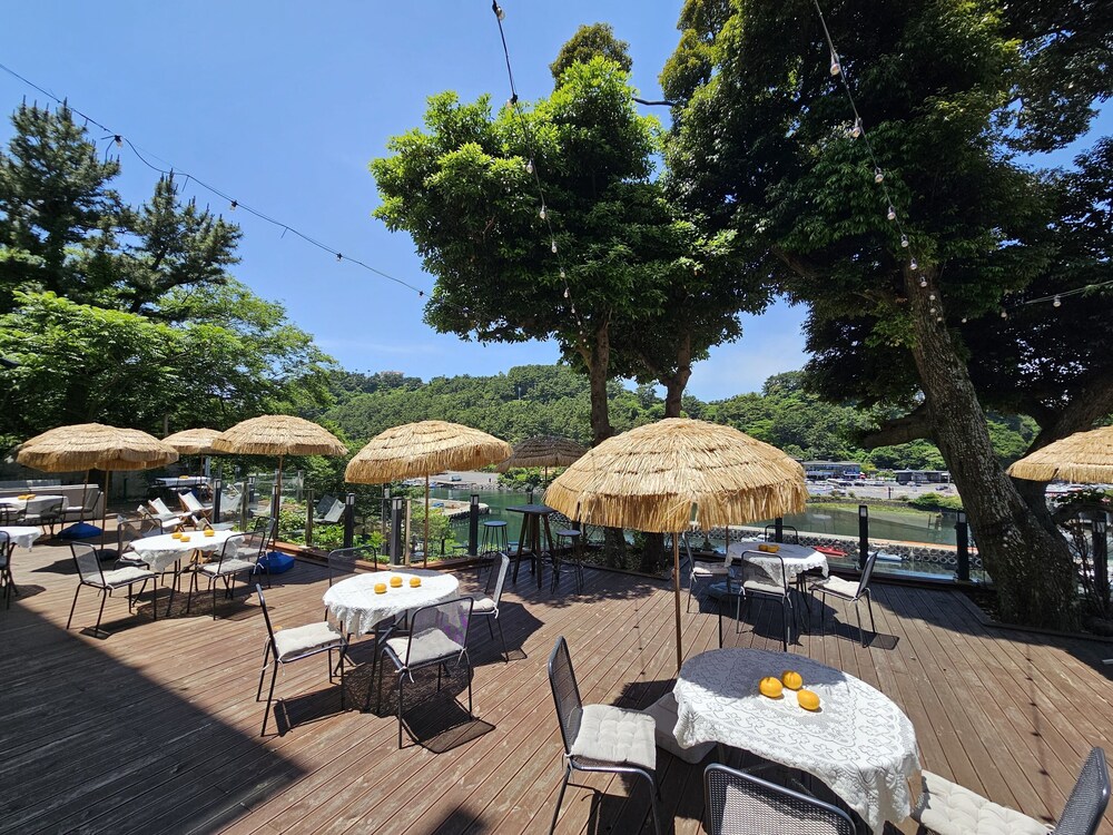 Cheonjiyeon Crystal Hotel 24
