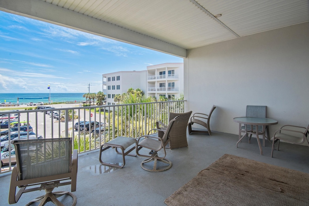 Pavilion Palms 204c