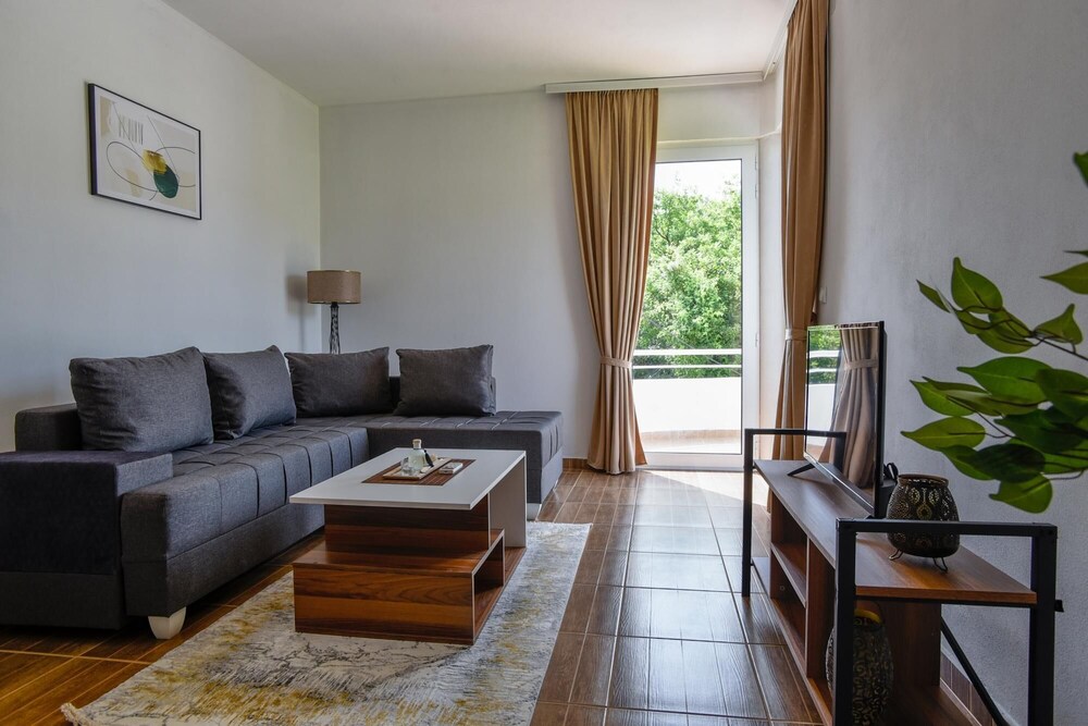 Flat w Garden and Balcony 5 min to Beach in Uljinc photo 5