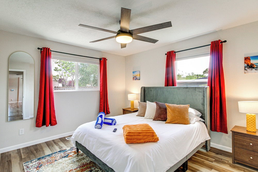 Newly Renovated Albuquerque Retreat w/ Pool Table