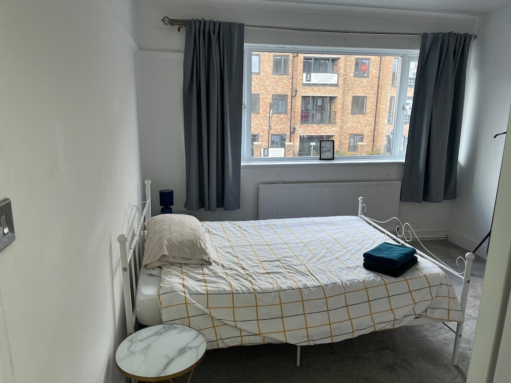 Albans Road Apartment - 4 Bedroom Luxury Stay