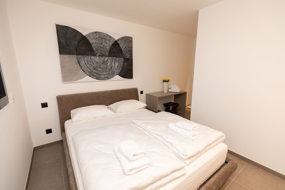 Res.3544 Jr Suite 205