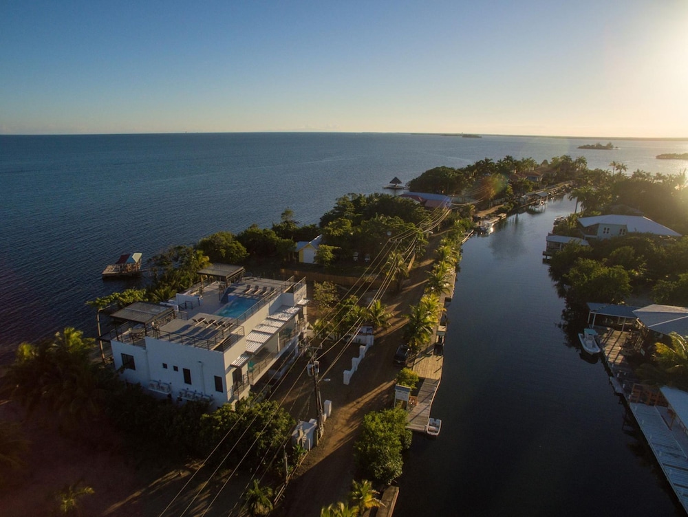 Oceanfront Sunset Gecko Condo - Ground Floor 1A