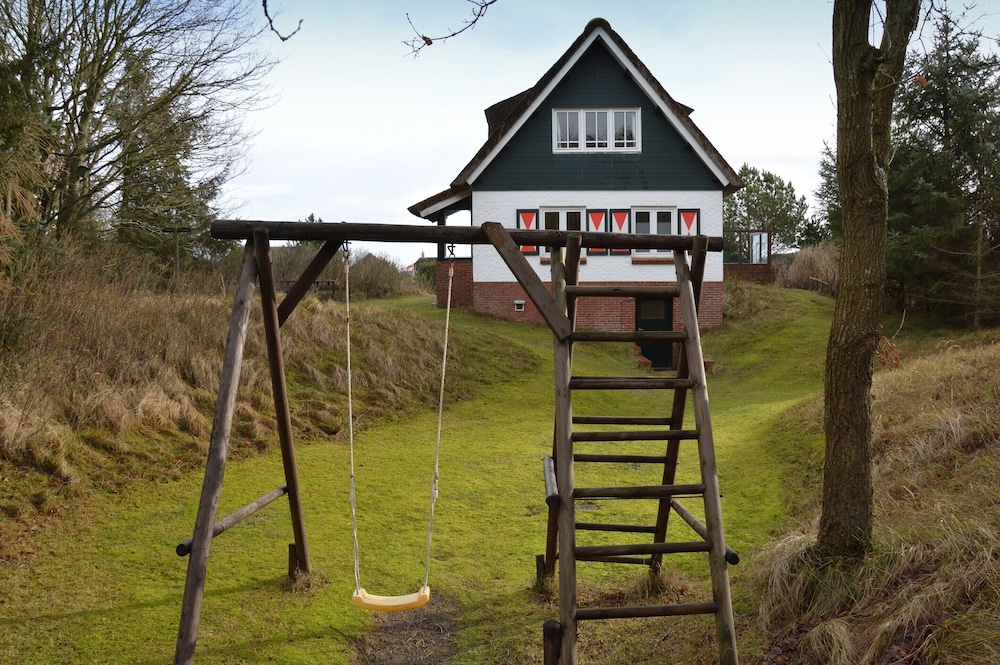 Beautiful Dune Villa With Thatched Roof on Ameland, 800 Meters From the Beach view 5