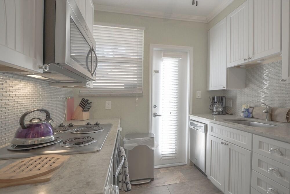105 Clearwater Beach Suites 1 Bedroom Condo by RedAwning view 4