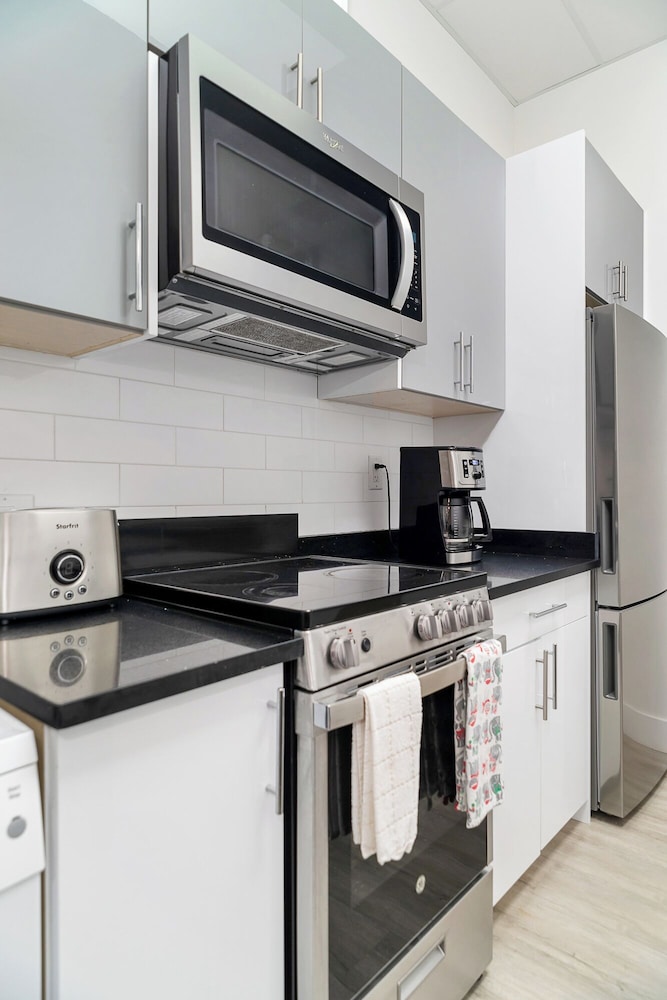 Charming 1BR Lakeside