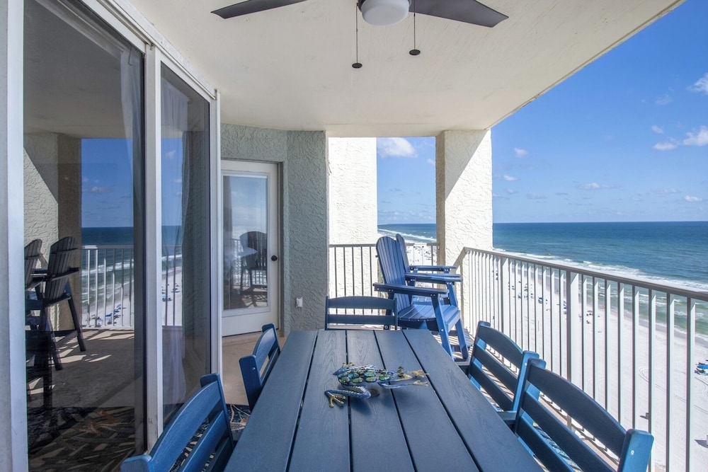 Stunning Gulf 2BR Pools, Spa, Balcony