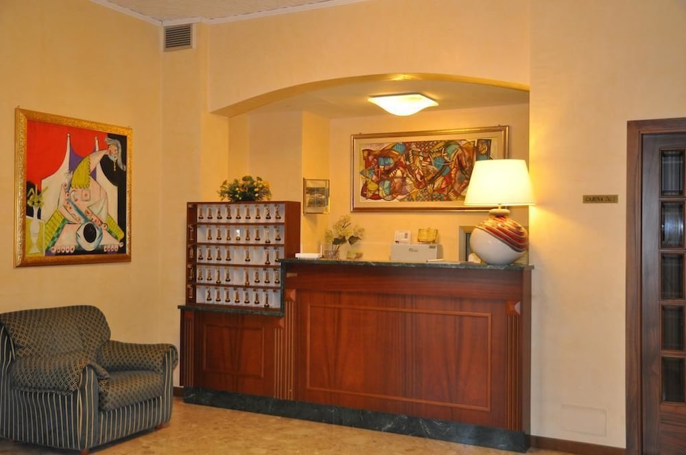 Lobby & Reception