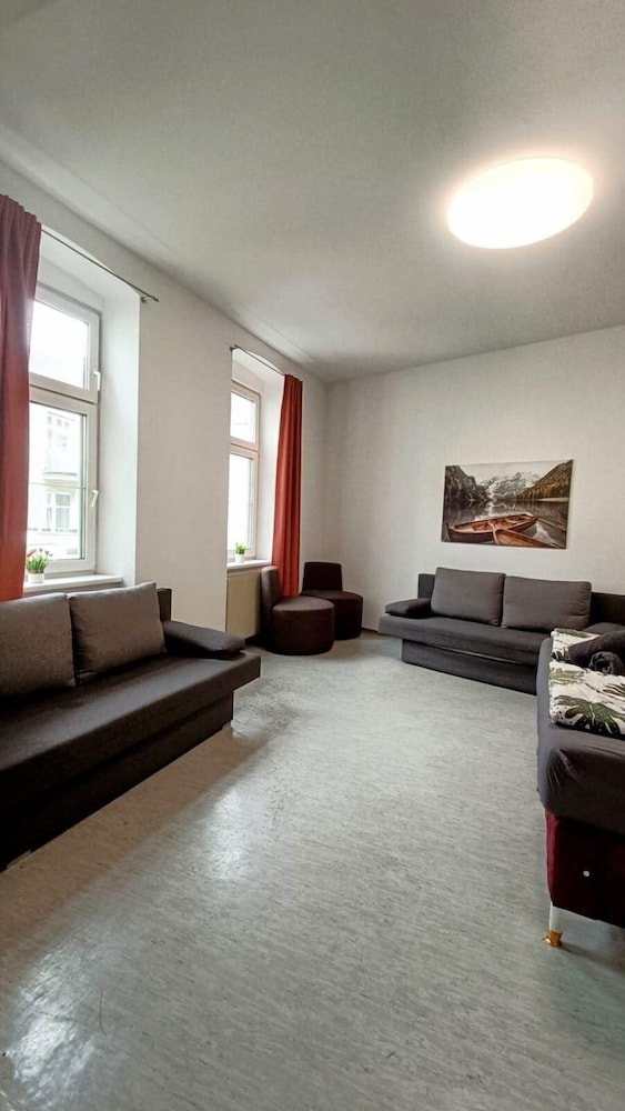 Comfy 4BR Apt Ideal for Groups Families