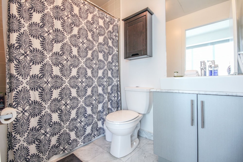 Sarkar Suites - Maple Leaf Square