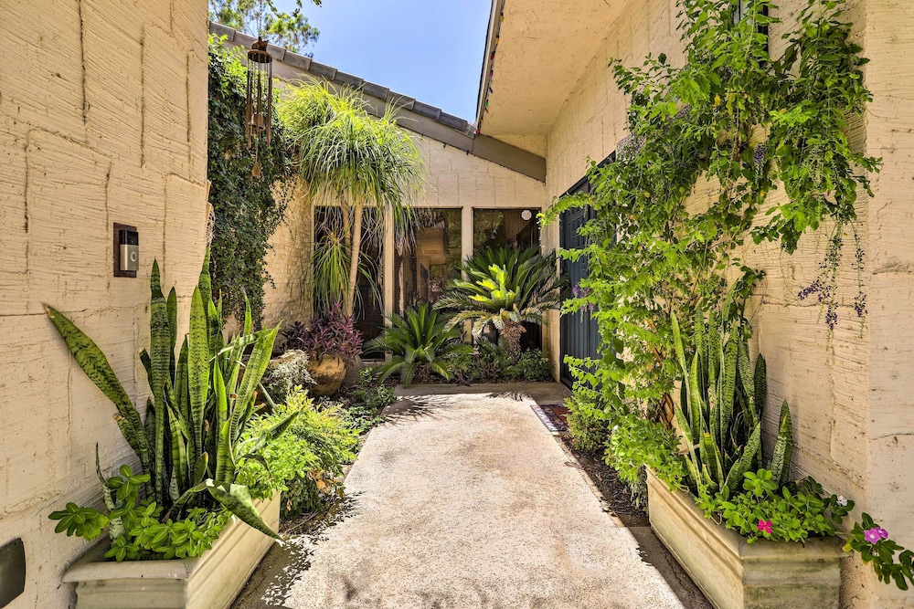 Pool, Grill & Game Room: Bermuda Dunes Oasis
