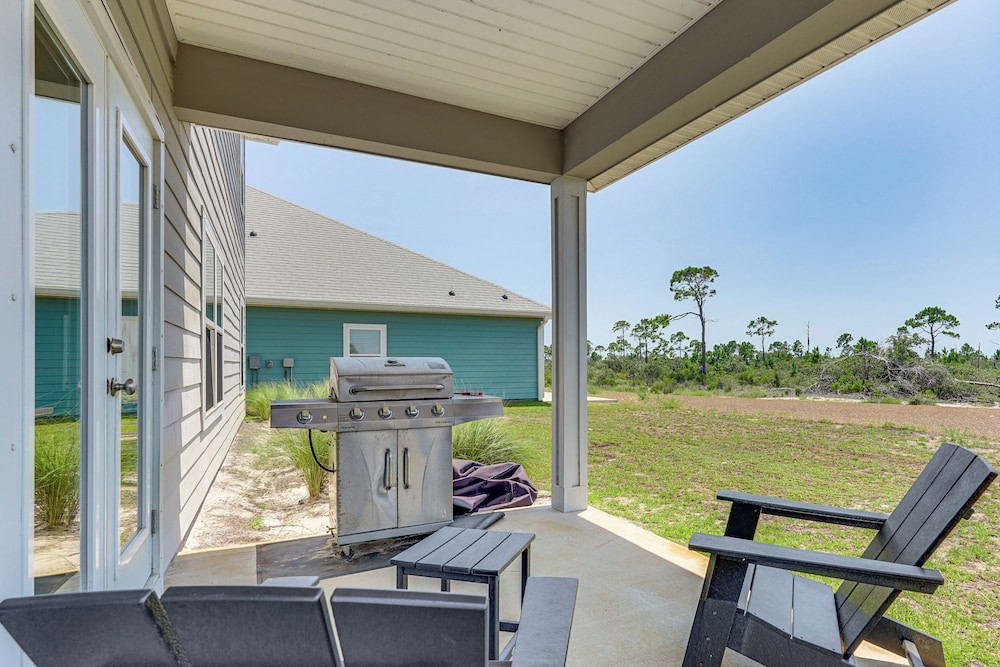 Port St Joe Home: Community Pool, Walk to Beach!
