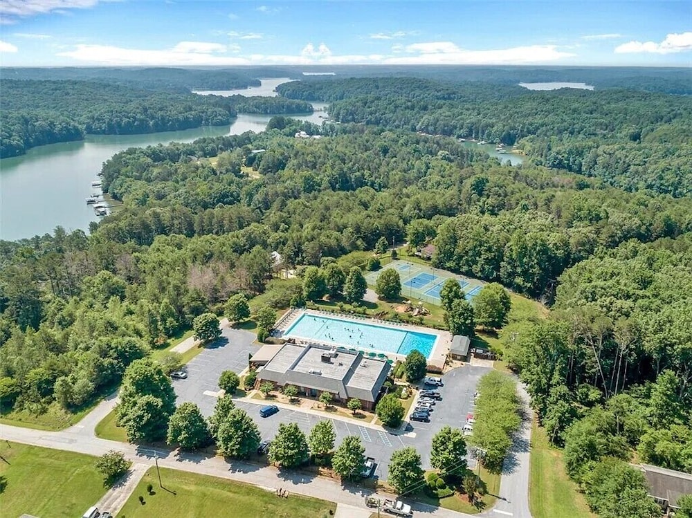 Zoka - Modern Mountain Retreat
