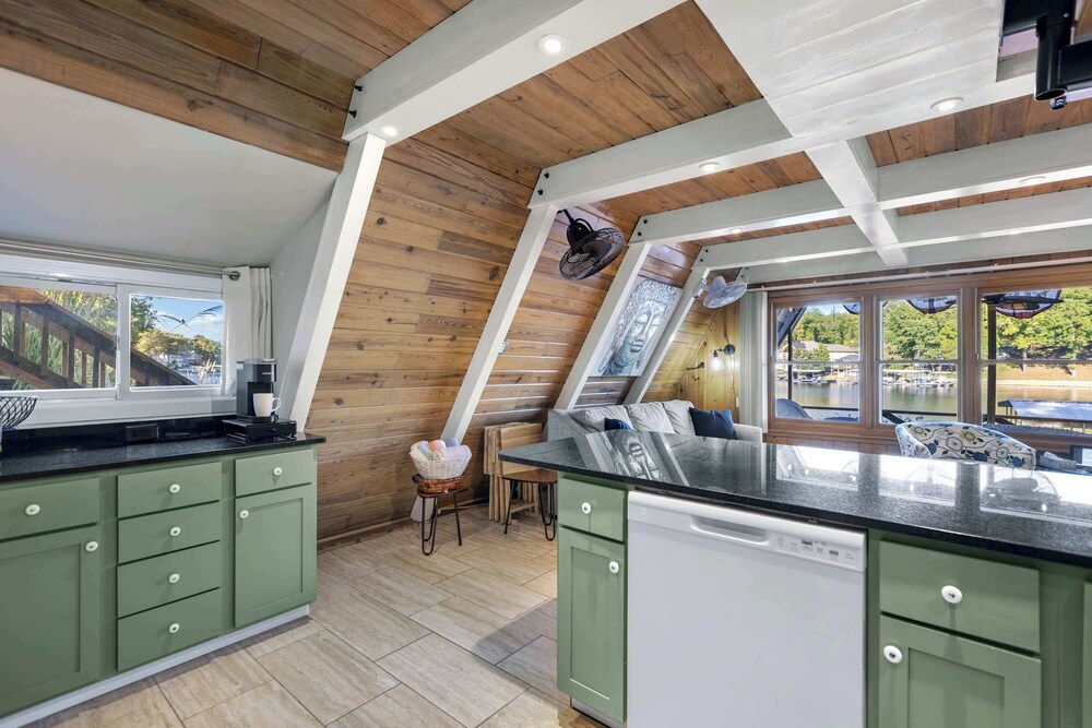 Sunrise Oasis - Enjoy Lakefront Living