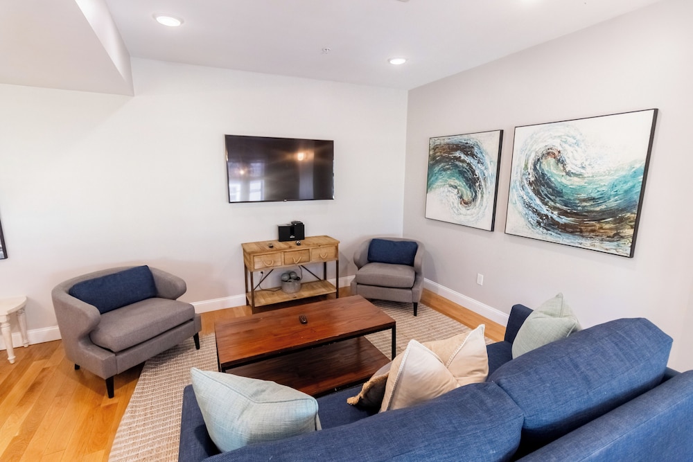 The Newport Lofts - 364 Thames Street