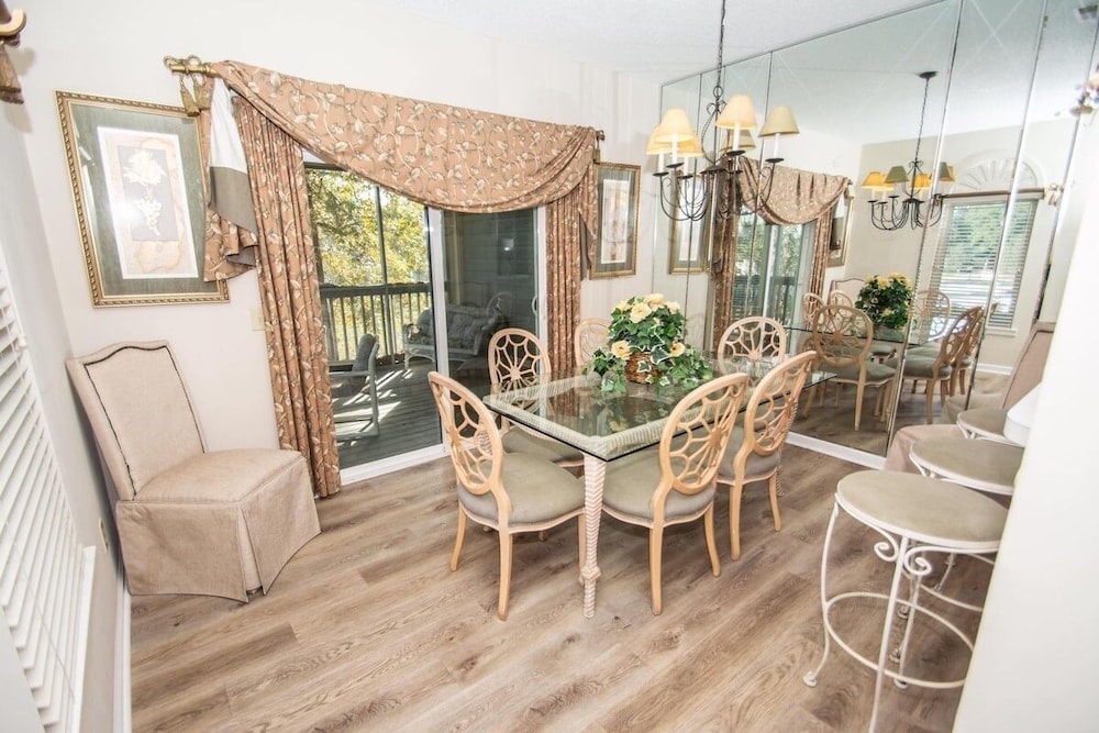 Canterbury Court 6 E 3 Bedroom Apts