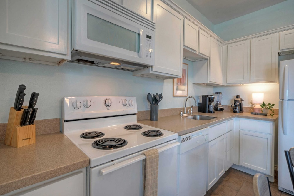 9 Costa Bahia Condos Sleeps 48 + Pool Minutes to the Beach