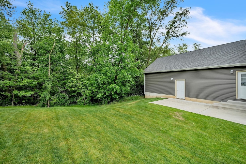 Pet-friendly Getaway With Golf & Private Patio Retreat 4 Bedroom Home