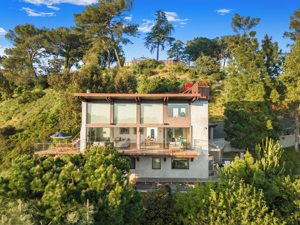 Summitridge - An Elegant Estate With Unobstructed City and Ocean Views