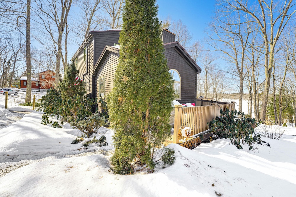 Waterfront Home w/ Boat Dock & Sunroom in Gardiner