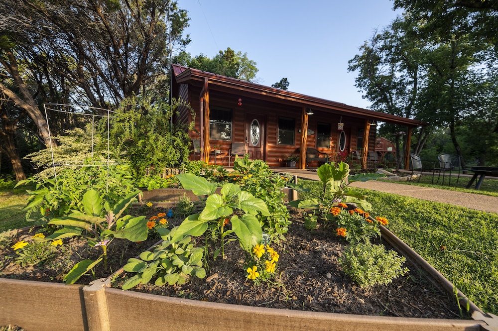 Waco Vacations - Cabin 3 Rental 15 Minutes From Magnolia and Baylor - Property Image 10
