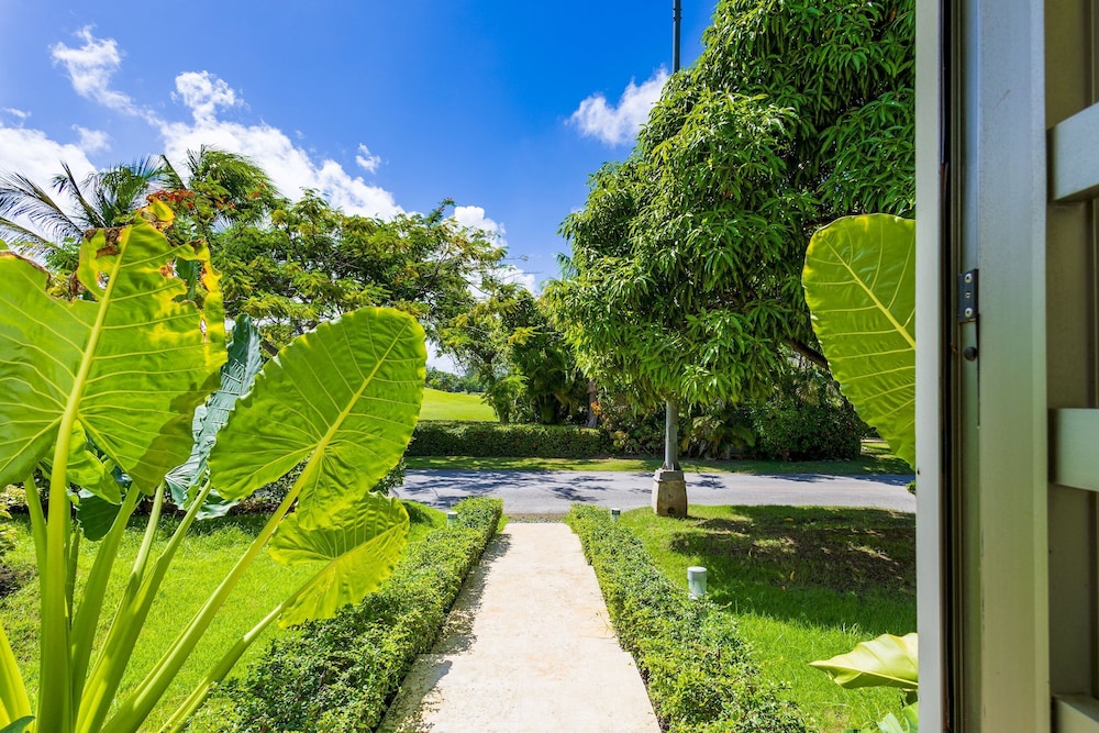 Villa Desiree 5BR Cocotal Luxury Villa Pool Maid