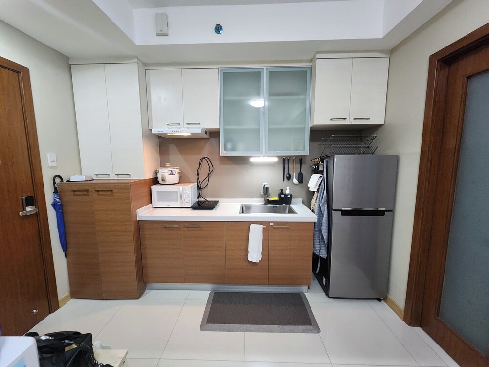 Cozy 1BR Condo in Mandaluyong City With City Skyline View