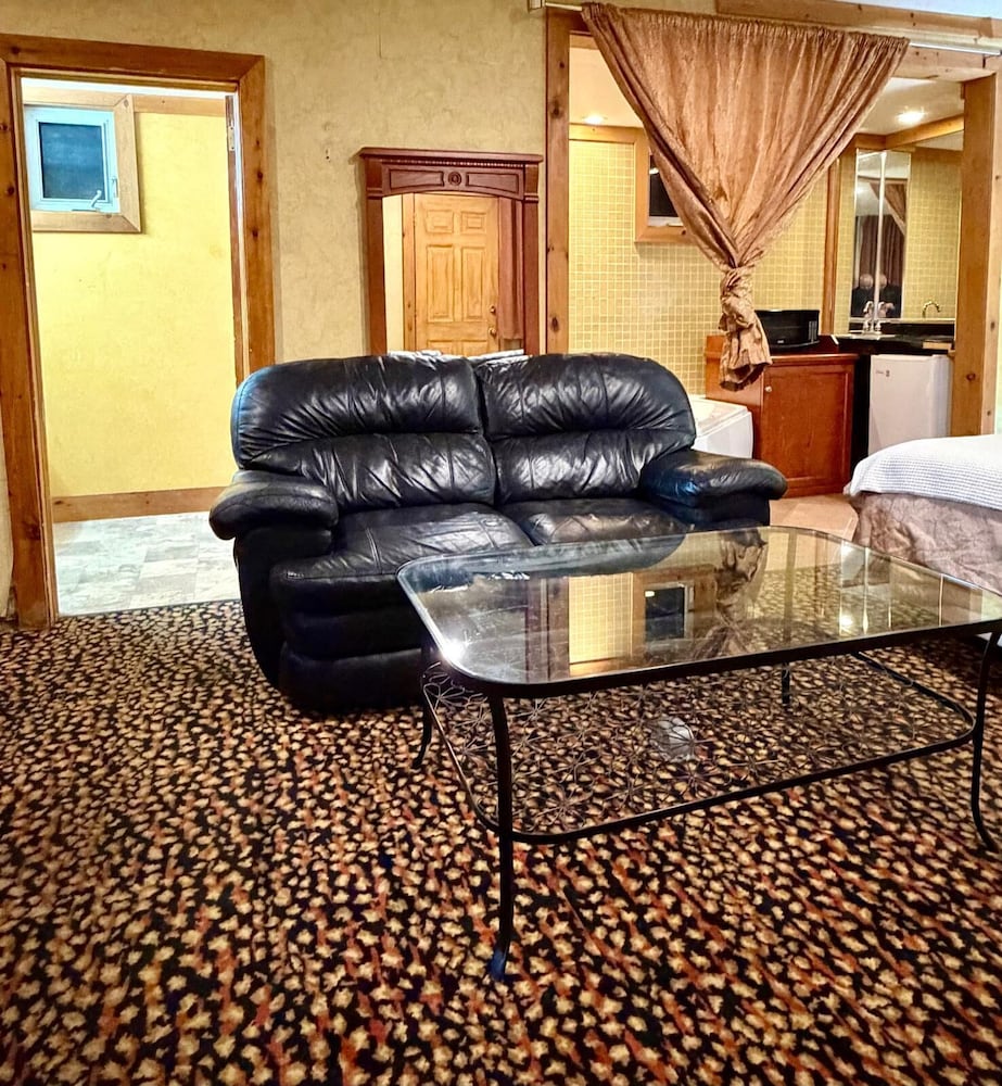 Rocky Mountain Lodge & Suites