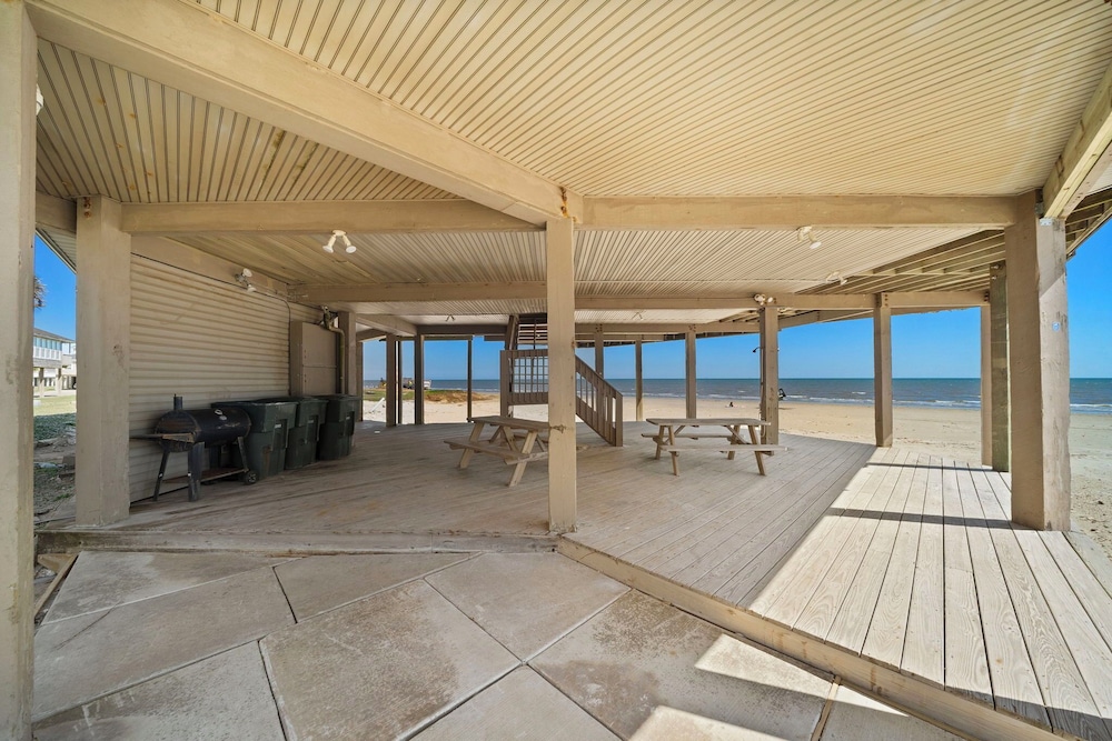 Pirates Beach Retreat by Ryson Vacation Rentals