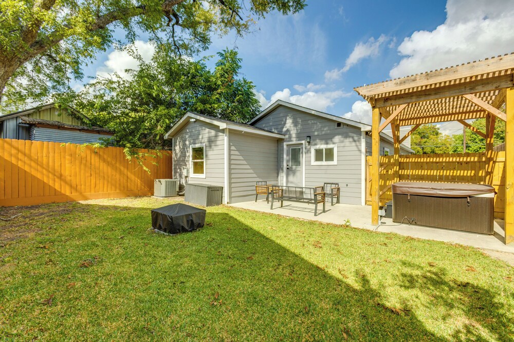 Updated Home w/ Hot Tub in Houston's Northside!