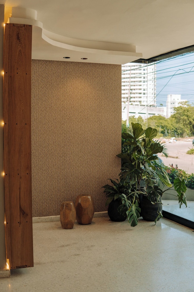Modern Apt Near Beach & Center -Sunset47
