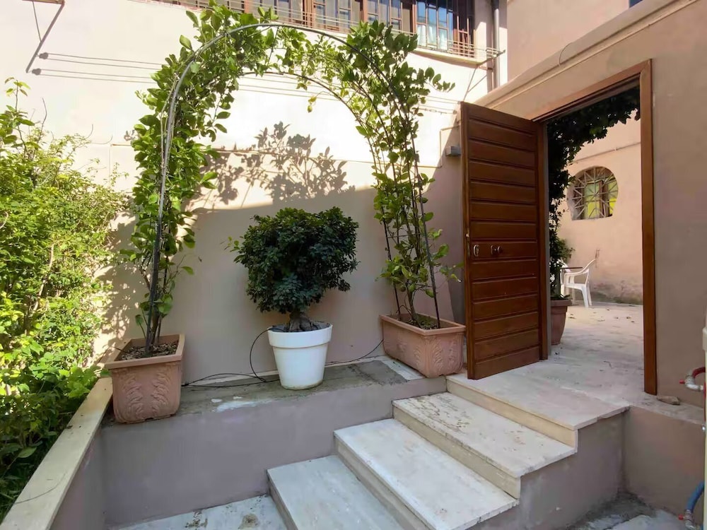 Exclusive 2-Bed Villa 5 min to Colosseum