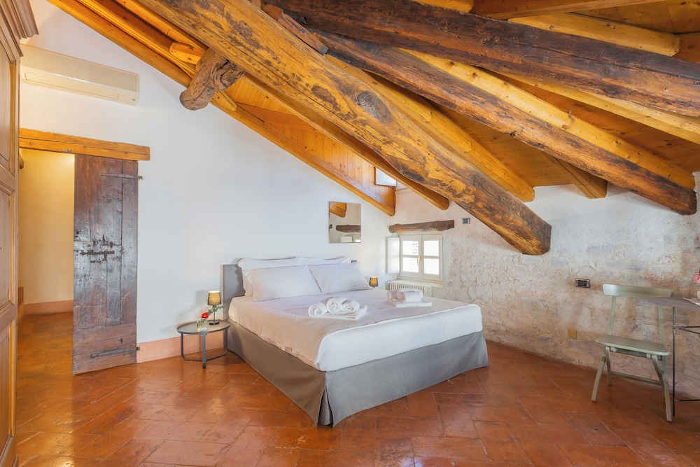 Antiche Mura by Rent all Como