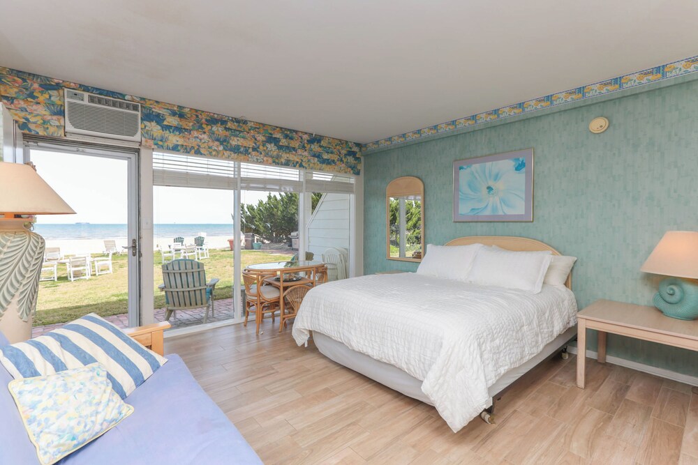 Exclusive Beach Access: VA Beach Studio Condo!