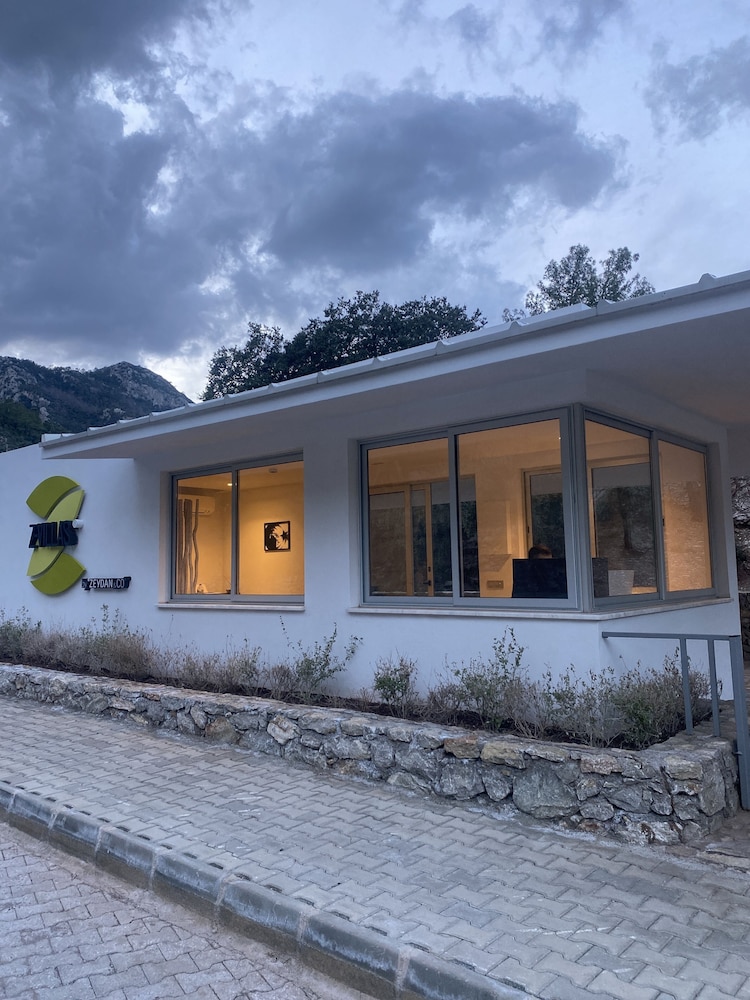 Hotel Z-Villas - Image 1