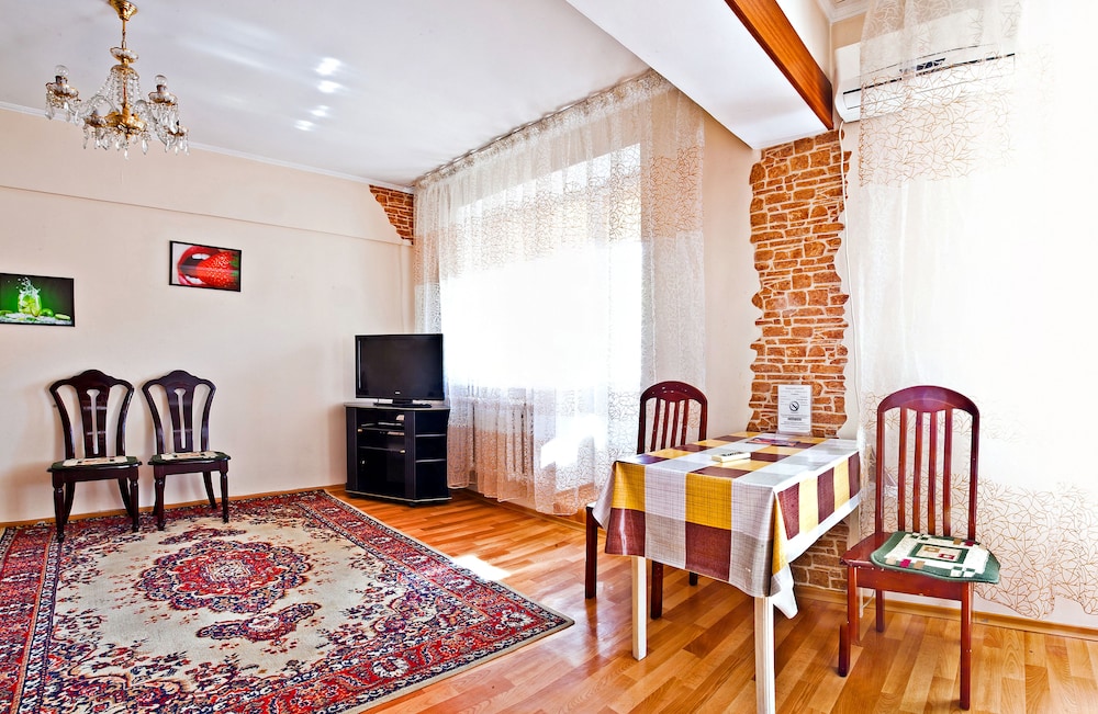 Lessor Apartments