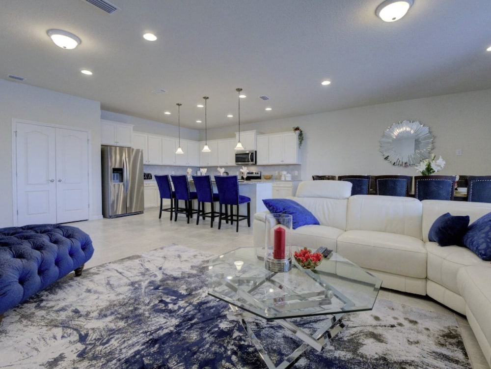 Windsor at Westside 9br 18ppl Cozy Home Pool Spa view 5