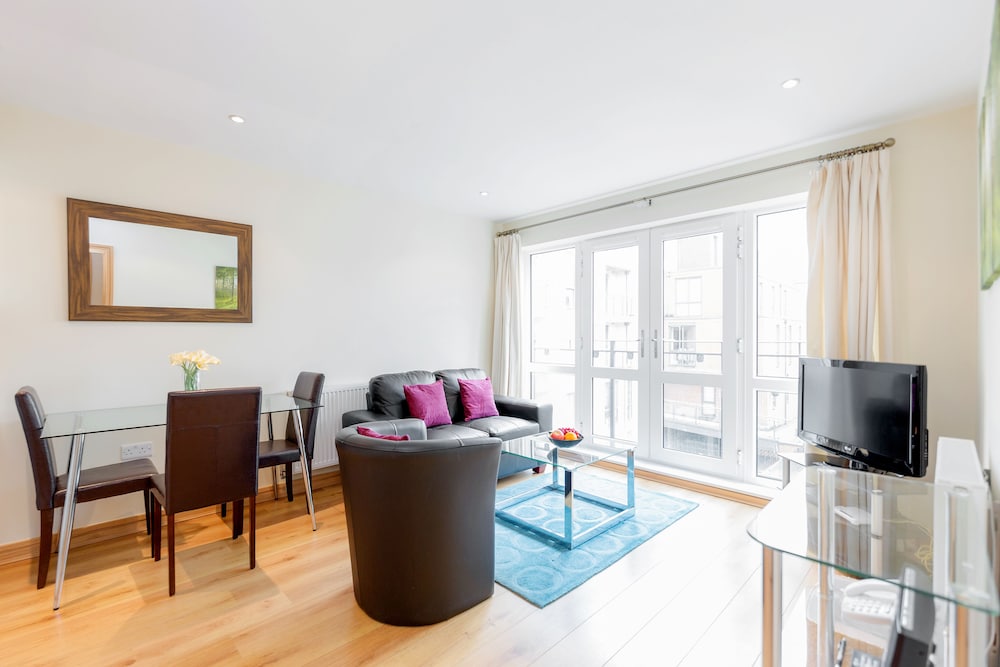 Guildford Vacations - Roomspace Apartments -Westnye House - Property Image 8