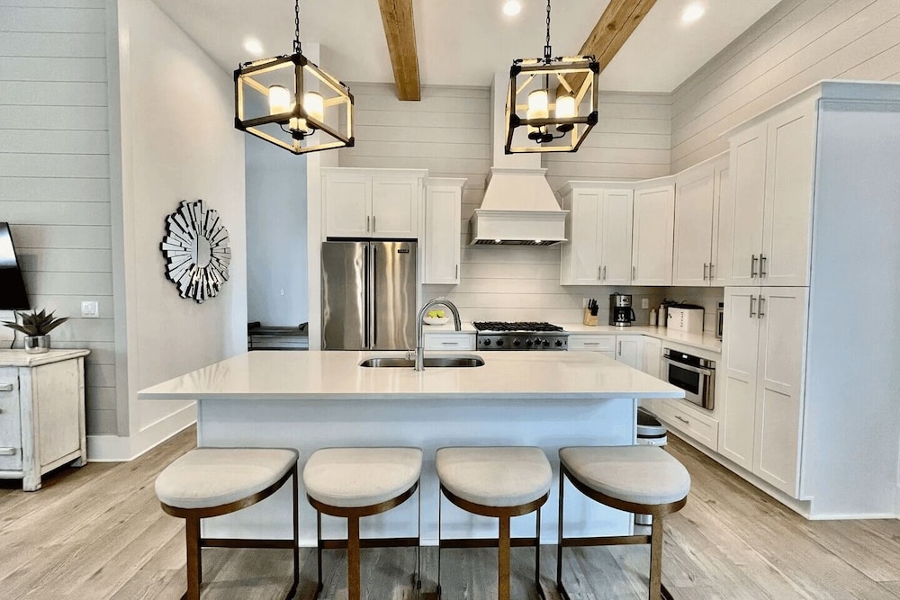 Casa d' Azure by Avantstay Sleeps 18, Private Pool, Golf Cart Included