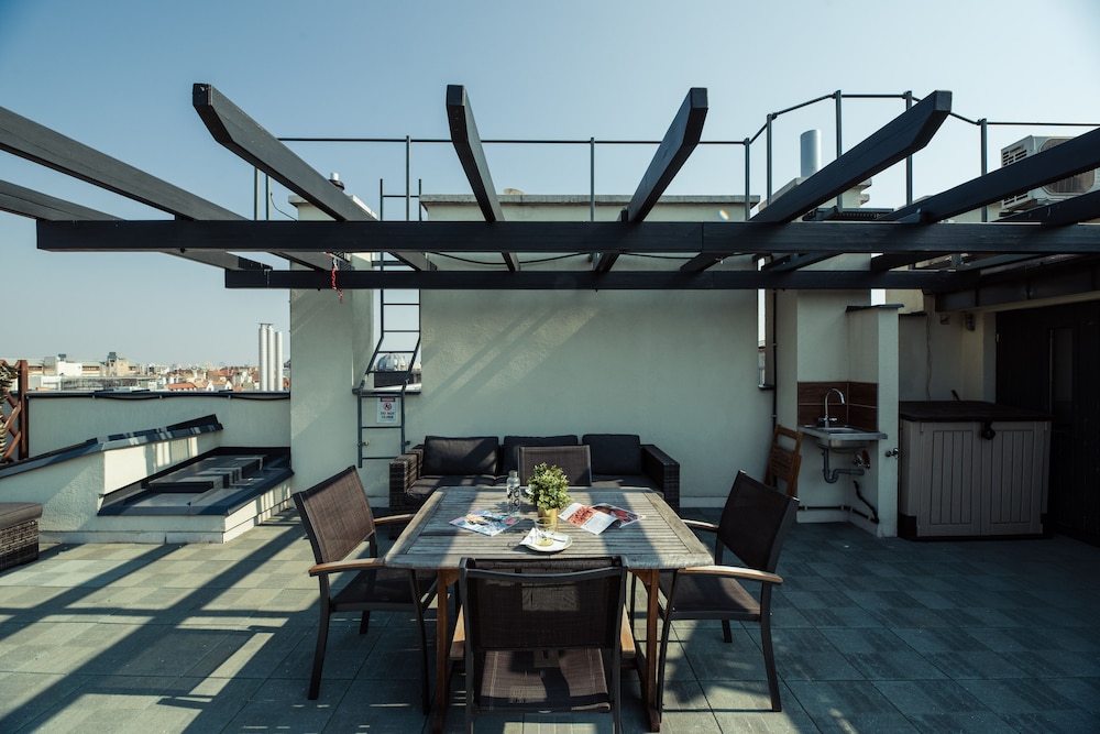 Budapest Easy Flat - Penthouse Basilica