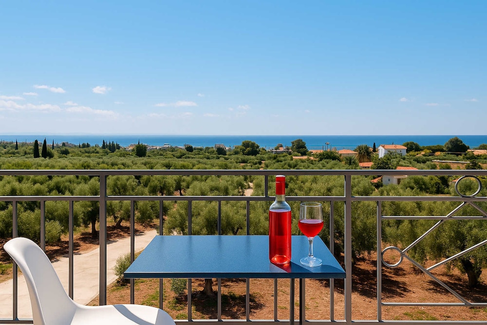 Seaview Serenity - Beachside Getaway