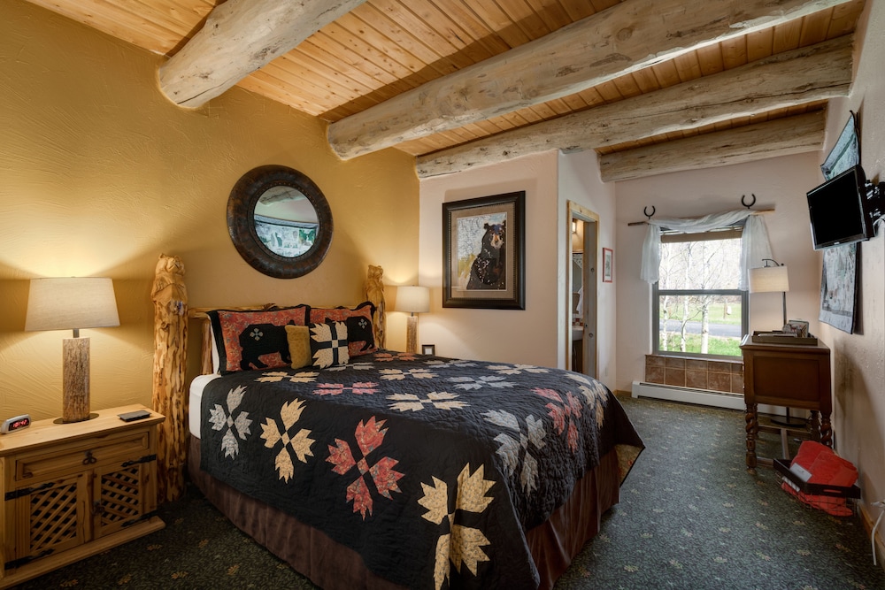 Mariposa Lodge B&B