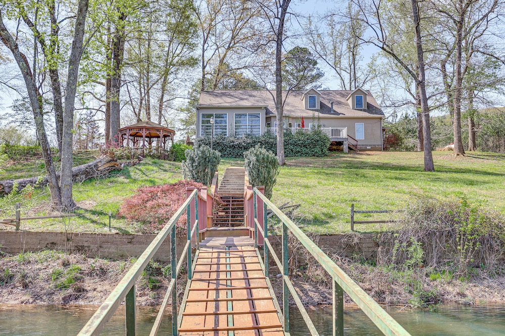 Private Dock: 'the River House' in Heber Springs!