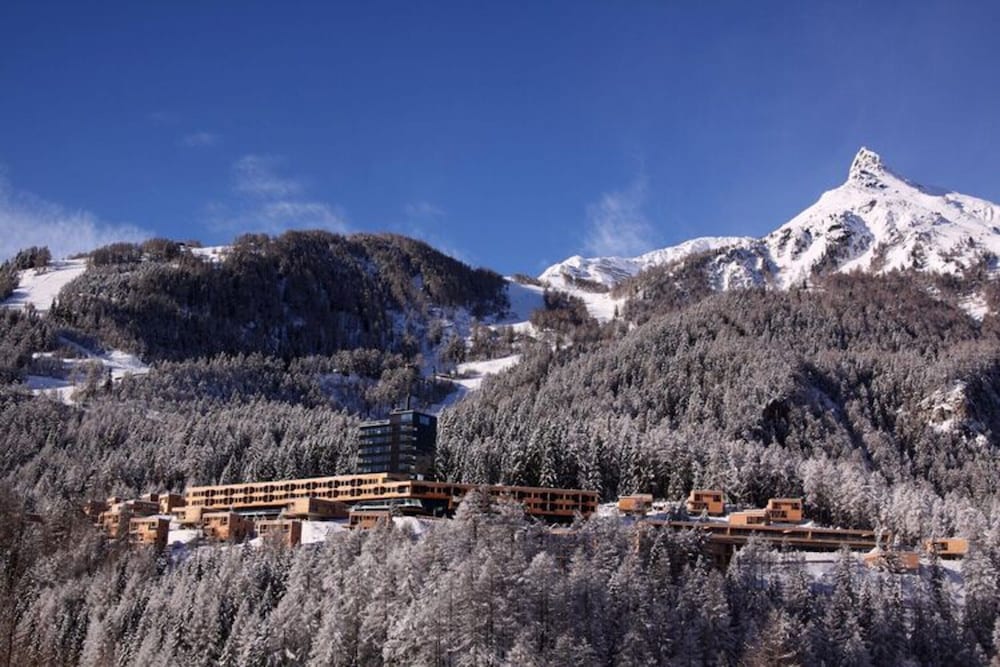 Chalet Resort Near Lake